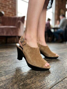 Easy Spirit " Ladeet" Camel Suede Slingback Open Toe Heel